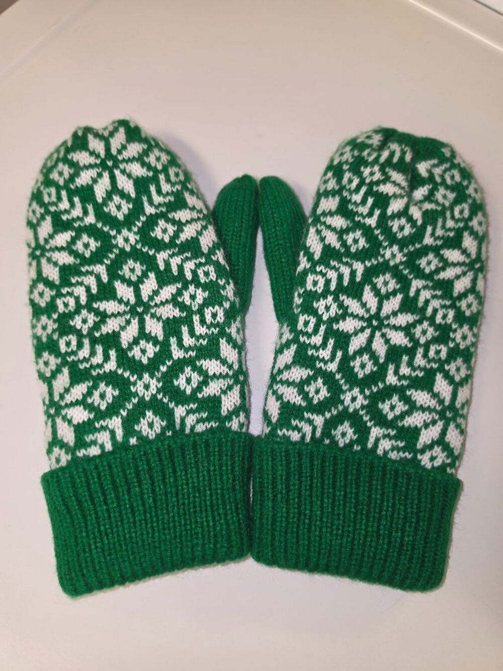 PANACHE Apparel green and white snowflake knit fleece-lined mittens